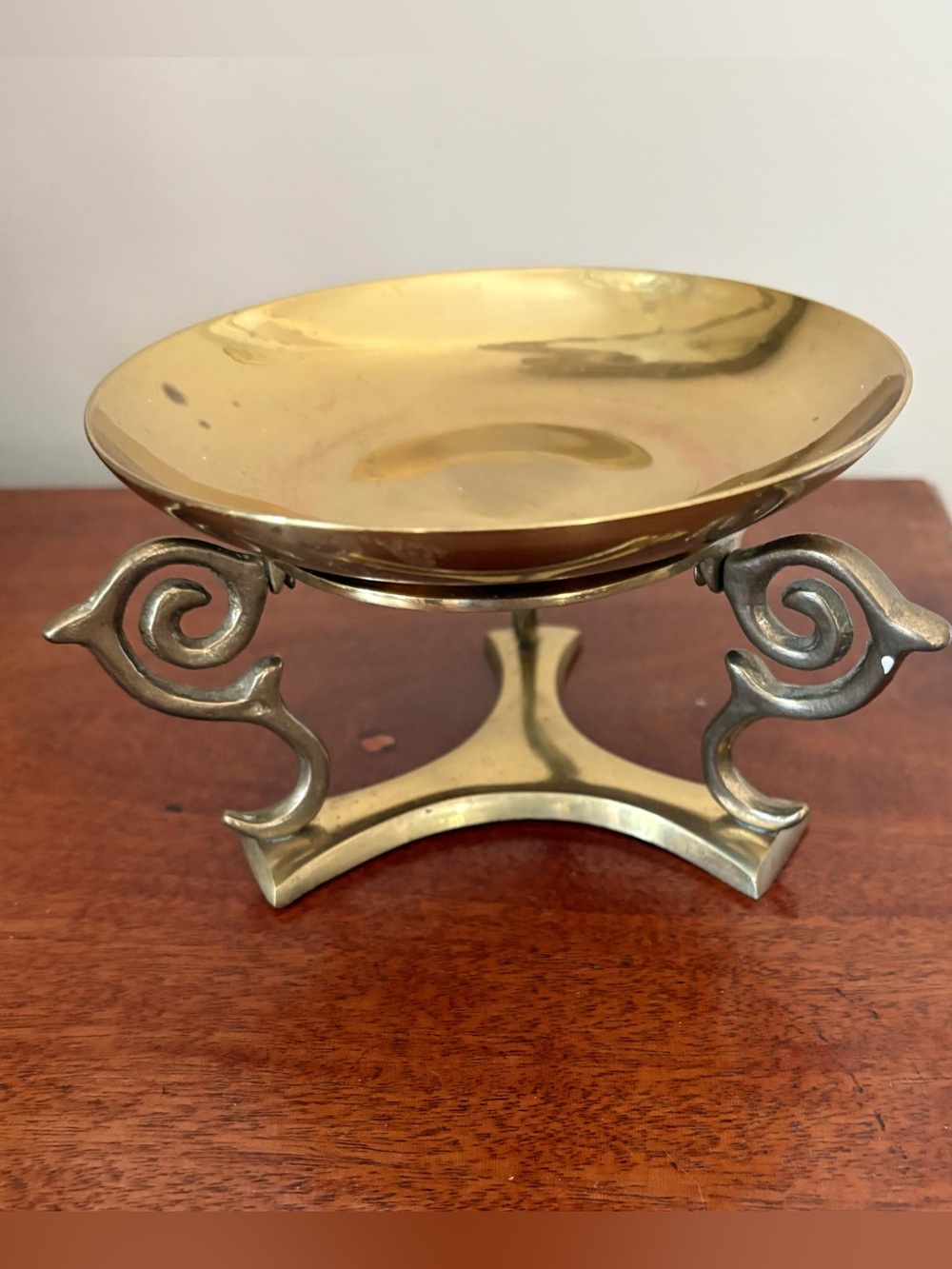 LOVELY BRASS TRIPOD STYLE BASE w BRASS CONCAVE TRAY- EXCELLENT CONDITION